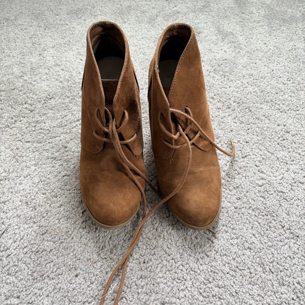 Women's Suede Lace-Up Ankle Boot in Brown